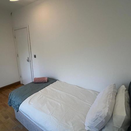 Good Priced Single Rooms In Northolt Екстериор снимка