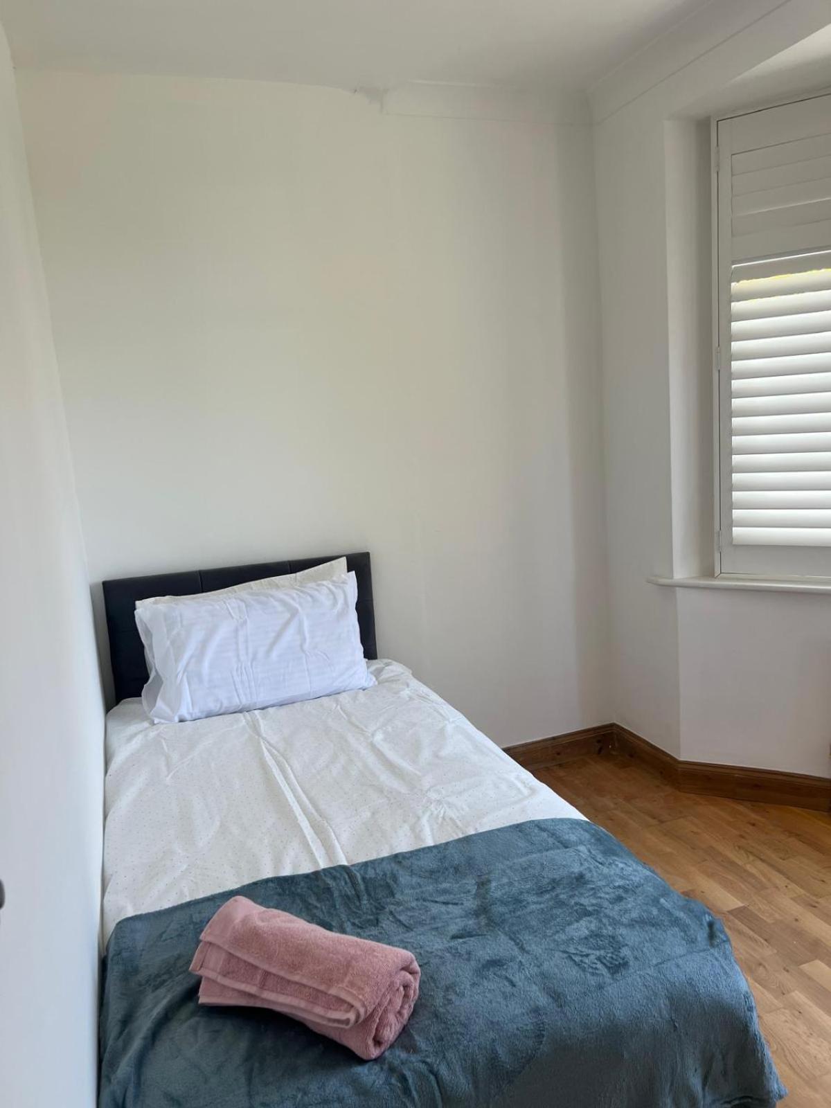 Good Priced Single Rooms In Northolt Екстериор снимка