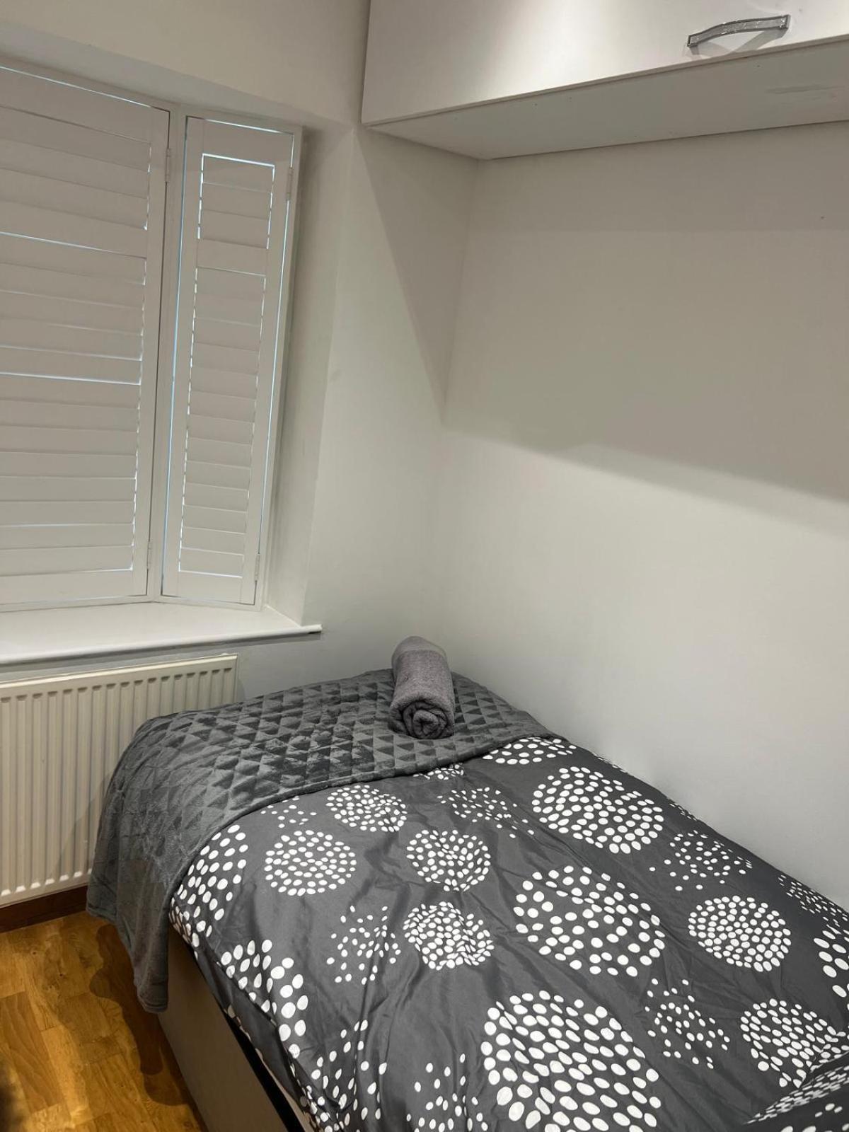 Good Priced Single Rooms In Northolt Екстериор снимка
