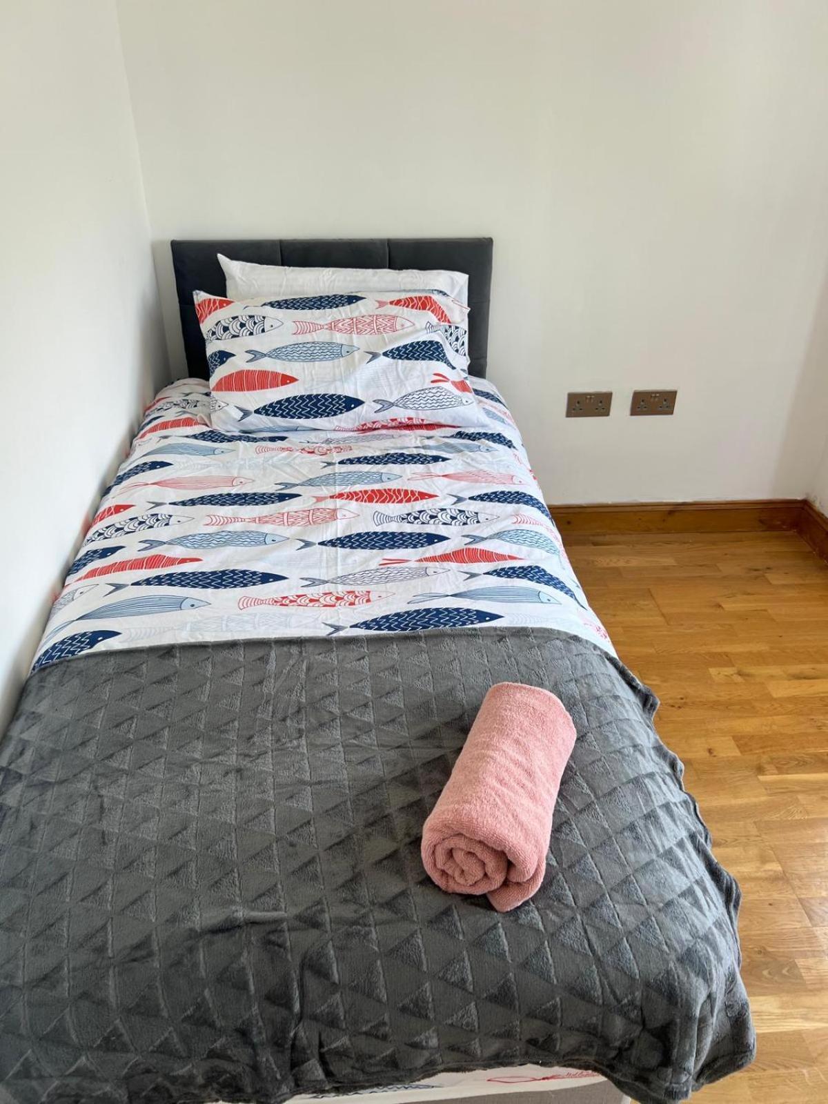 Good Priced Single Rooms In Northolt Екстериор снимка