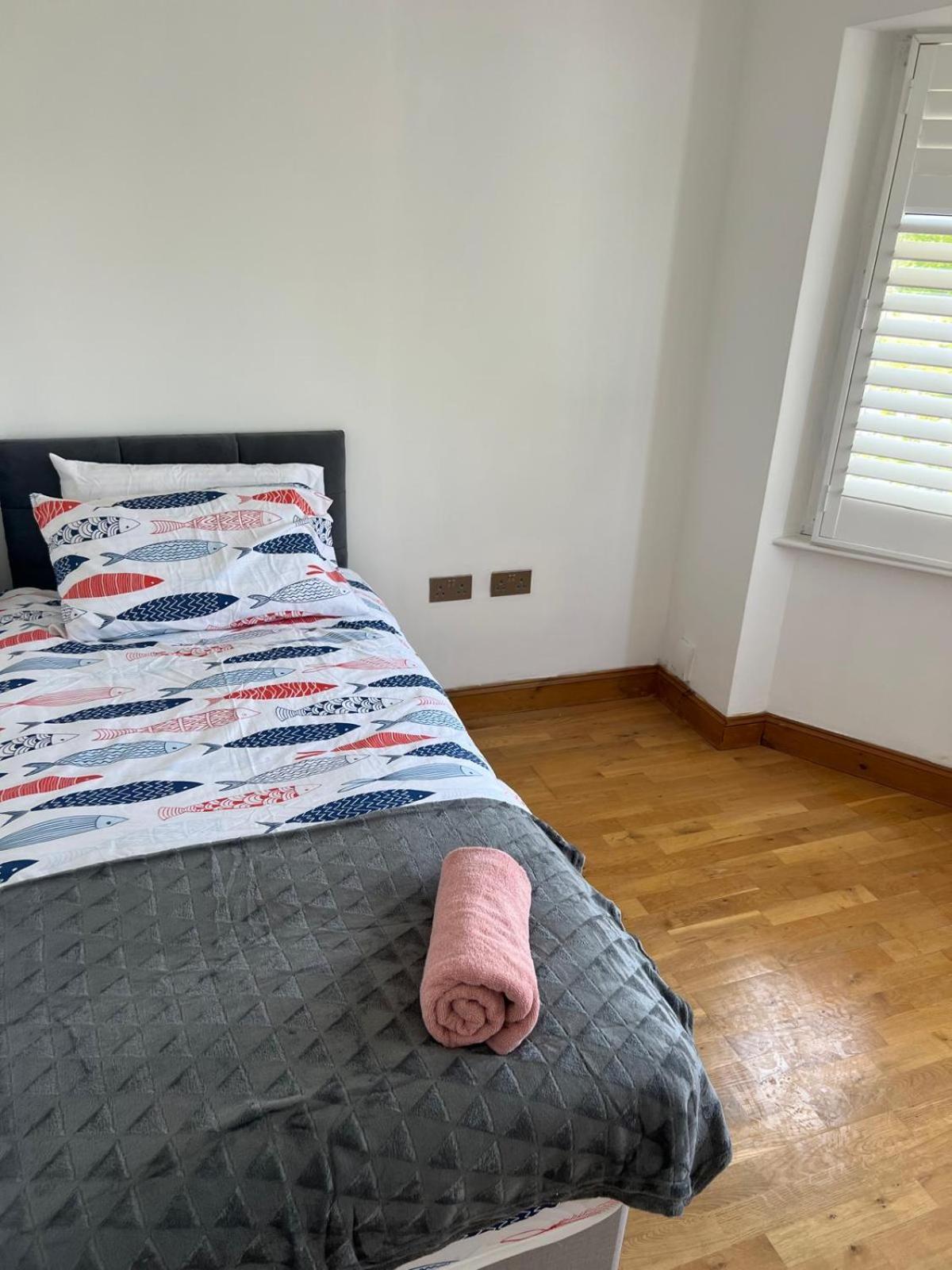 Good Priced Single Rooms In Northolt Екстериор снимка